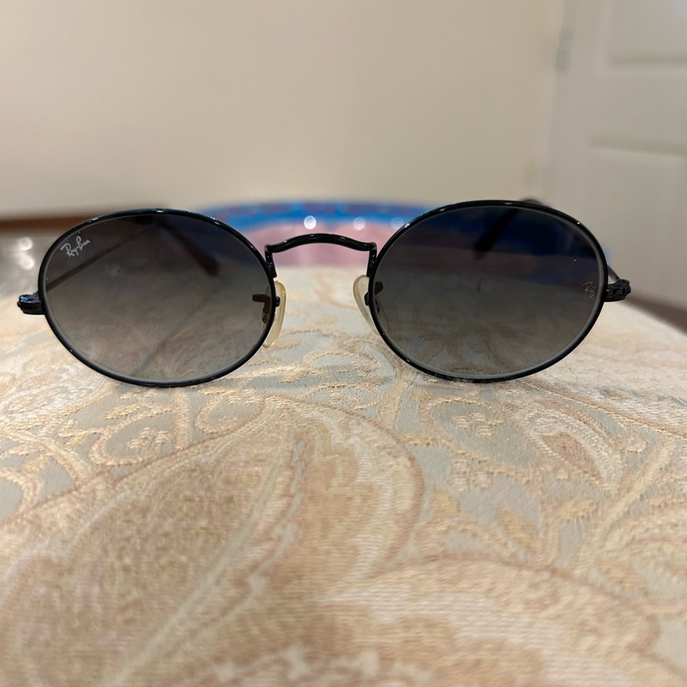 Ray-Ban Black Round Sunglasses